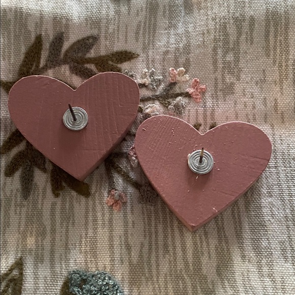 Pink Heart-Shaped Farmhouse Shabby Chic Hand painted Tacks Set of two 1980’s 2” - Picture 2 of 2